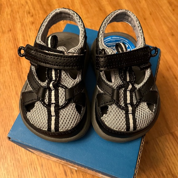 Columbia NWT infant boy sandals - Picture 1 of 5